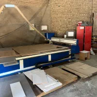 برشکار ام دی اف و کارگر ساده