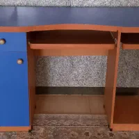 میز تحریر و کامپیوتر
