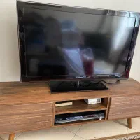 تلوزیون و میز تلوزیون