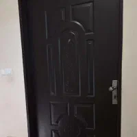 درب قهوه ای سوخته