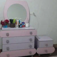 میزآرایش و پاتختی