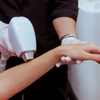 لیزر موهای زائد بدن  گلسار خیابان عسگری.فقط بانوان