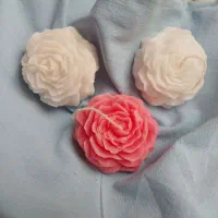 شمع دکوری تزئینی قلمی استوانه گل بابونه محرم