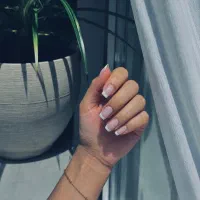 کاشت و ترمیم ناخن با قیمت مناسب