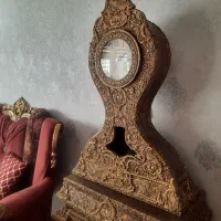 ساعت ایستاده، خیلی به فضا نما میده و تزیینیِ