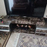 میز تلویزیون بسیار مستحکم و تمیز