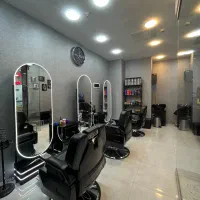 آرایشگر مردانه و وردست