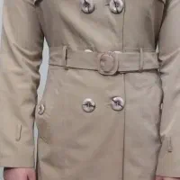 بارانی کرم رنگ در حد نو 2xx