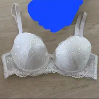 سوتین سفید زنانه