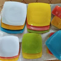 بشقاب غذاخوری رنگی