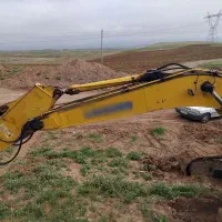 فروش یک دستگاه بیل مکانیکی