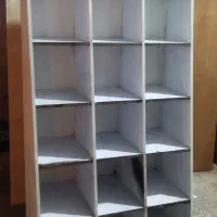 قفسه ایستاده