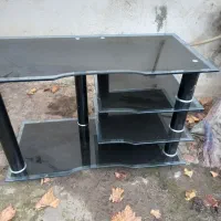 میز تلویزیون شیشه ای در روستای مرزبن