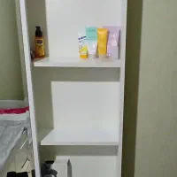 تخت خواب و کمد و آینه نوجوان جوان سفید در حد نو