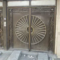 سه عدد درب آهنی