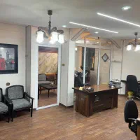 منشی و کارمند دفتری در شرکت مهاجرتی