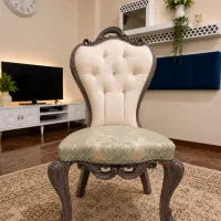 صندلی میزبان شیک و تمیز