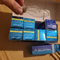 ۸ عدد لامپ شمعی رشته ای ۴ عدد لامپ کم مصرف