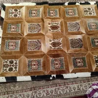 زیر انداز از پوست کاو درست شده