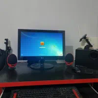 کامپیوتر و میز کامپیوتر معاوضه هم میکنم