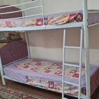 تخت دو طبقه به همراه تشک