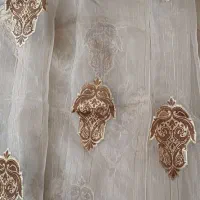 لباس مجلسی فرش بیضی و پارچه پرده حریرنو