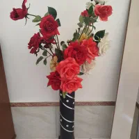 گل و گلدان مصنوعی.