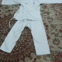 دستکش و روپایی ولباس کاراته و کیسه بکس و کمر بند