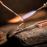 تعمیرات طلا (داخل طلا فروشی)