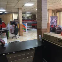 به یک نفر خانم