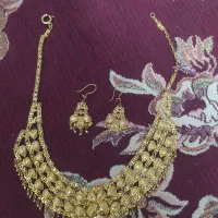 ۶۵ گرم طلا  گردن بند و گوشواره در حد نو