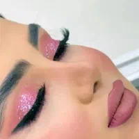 شاگرد آرایشگاه زنانه