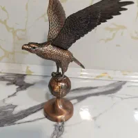 مجسمه عقاب