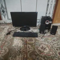 مانیتور سامسونگ و موس و کیبورد و اسپیکر کامپیوتر
