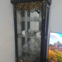 بوفه پشت آینه شیشه