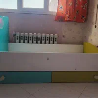 تخت نوجوان آپادانا