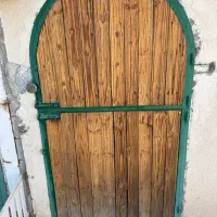 درب اصطبل اسب