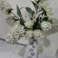 گلدان کنار سالنی