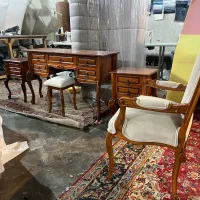 تعمیر ، تعمیر، تعمیر و ساخت انواع مبلمان