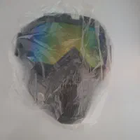 یک عدد دستکش و ماسک