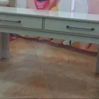 میز ناخنکاری یا کنسول