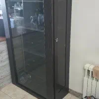 ویترین شیشه ای چوبی