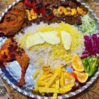 آشپز ایرانی آقا وسالن کار خانم وپیک پیاده