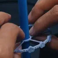 اپراتور موم زنی و شاخه زنی
