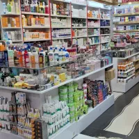 فروشنده  آقا و خانم آرایشی بهداشتی