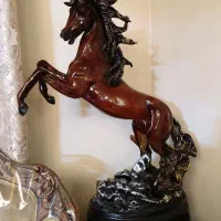 مجسمه اسب