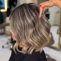 دستیار رنگ‌و لایت هستم با ۳سال سابقه کار