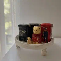 استندِ یک طبقه‌ی چوبی