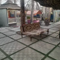 سرایدار برای باغ رستوران