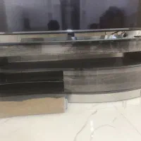 بوفه و زیر تلیوزیون